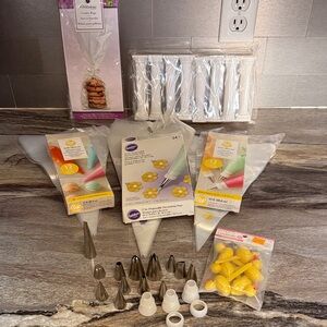 Wilton Cake Decorating Bundle
